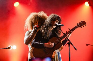 Concert 2 femmes voix guitare